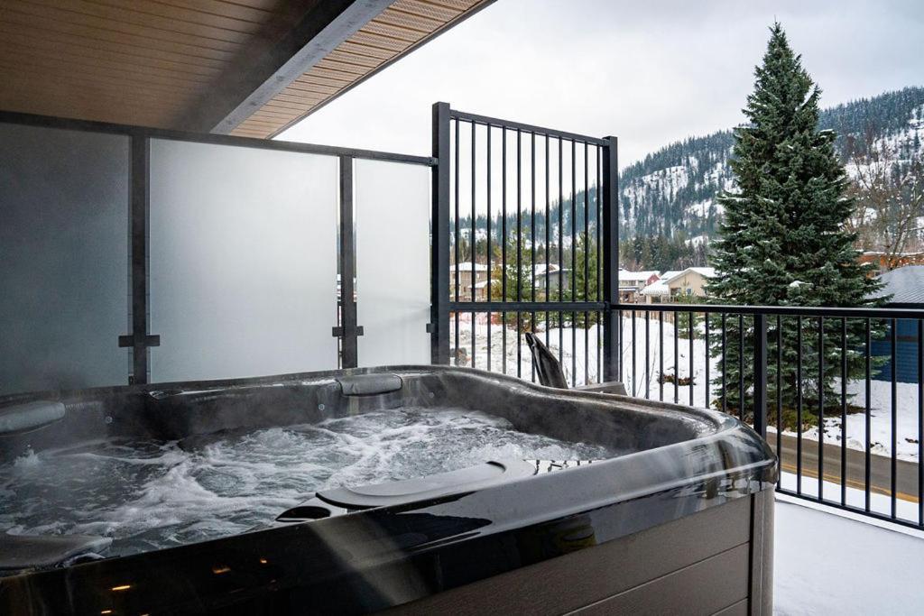 Апартаменты Revel In The Stoke By Revelstoke Vacations Экстерьер фото
